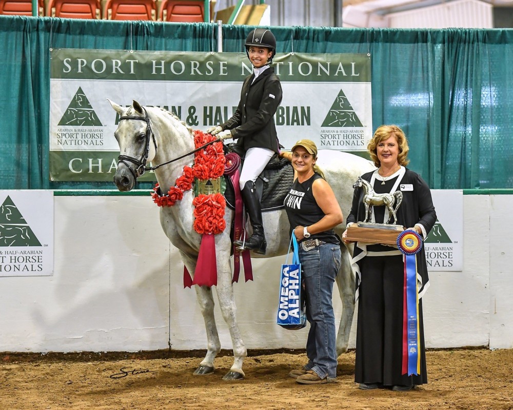 Omega Alpha Healthy Horse Award Presented to LH Primadontta at 2017 Sport Horse Nationals