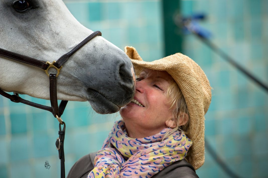 Shirley Watts kissing an Arabian horse